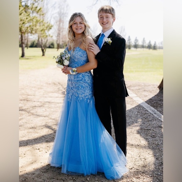 ELLIE WILDE EW36062 size 8 in Bluebell
Regular price$589.00 USD - Picture 8 of 12